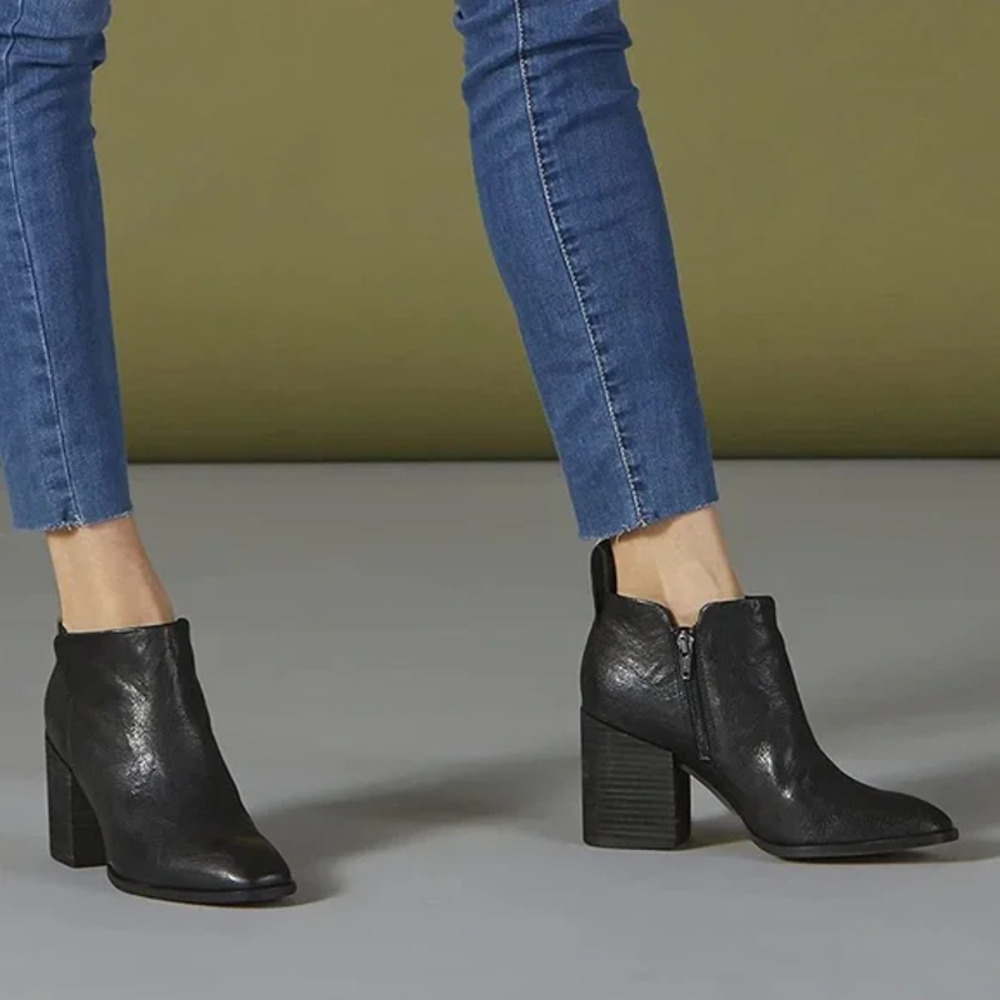 New VIONIC Lyssa Leather Square Toe Heeled Ankle Bootie Size 9 Black NWOB